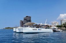 Island hopping tour B on a luxury cruiser